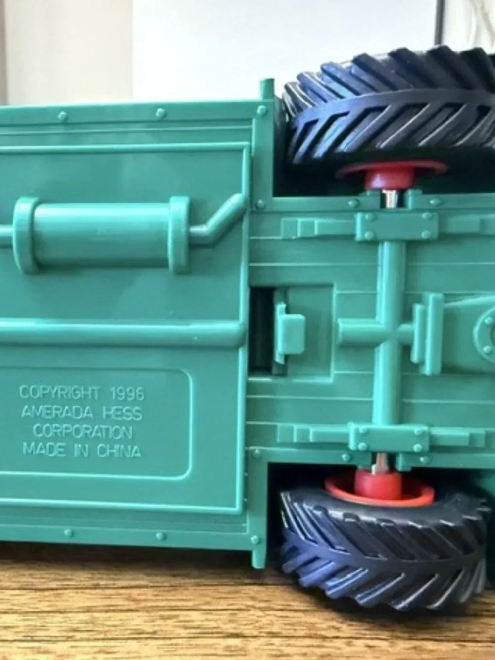 Vintage 1996 HESS Gasoline Firetruck with Extendable Ladder - Collectible Toy